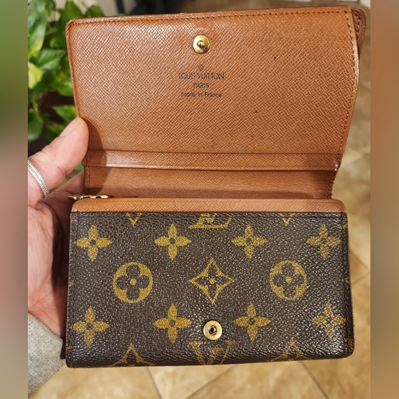 Authentic Louis Vuitton Preloved Mono Zippy Wallet - Picture 2 of 12